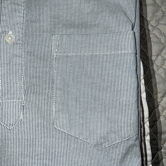 Old Navy Men’s Everyday Built-In Flex Henley Oxford Shirt - Picture 4 of 6